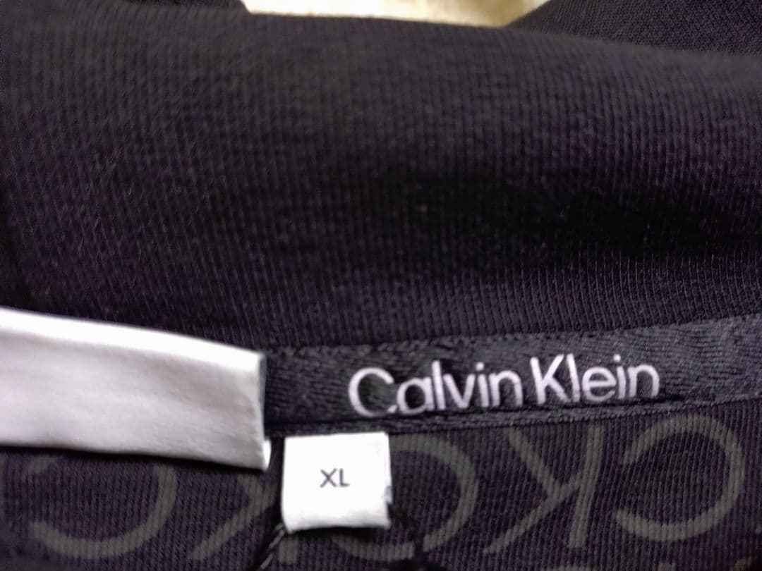   ダークグレー パーカー