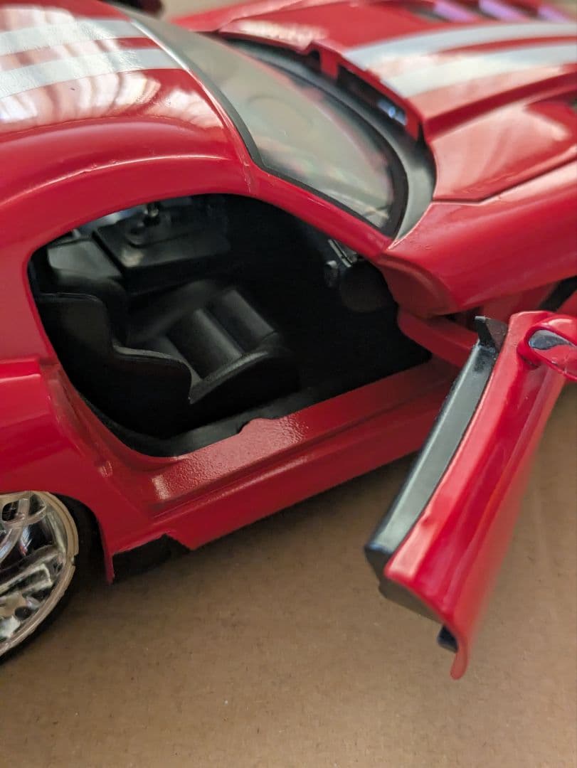 ジャダトイズ　ダッジ・バイパーSRT10　ダイキャストモデルカー　1/24