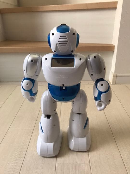 ロボット　(太陽光充電可)
