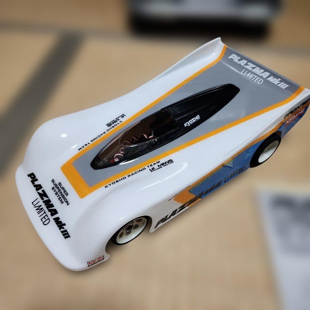 京商プラズマα-2 サーボ付、塗装済み未使用ボティ2枚及