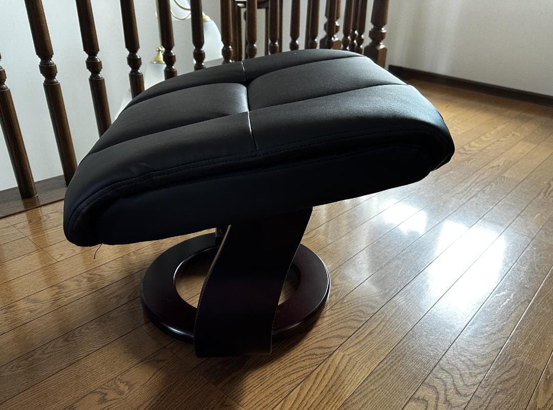 Roberto　(ロベルト） ブラウン クッション付きオットマン