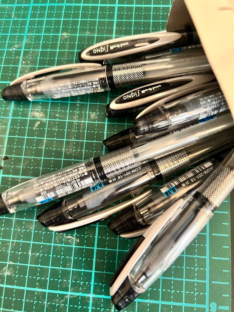 廃盤品・未開封】ユニボール シグノビット0.18mm 黒10本