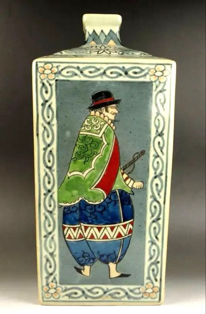 ★　名品【 南蛮人図角瓶 円左エ門 作 】阿蘭陀趣味染錦 金彩　金襴手★