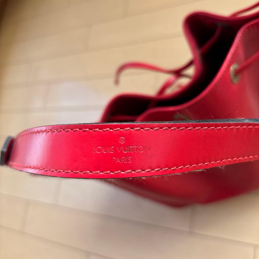 Louis Vuitton エピレザー レッドショルダーバッグ