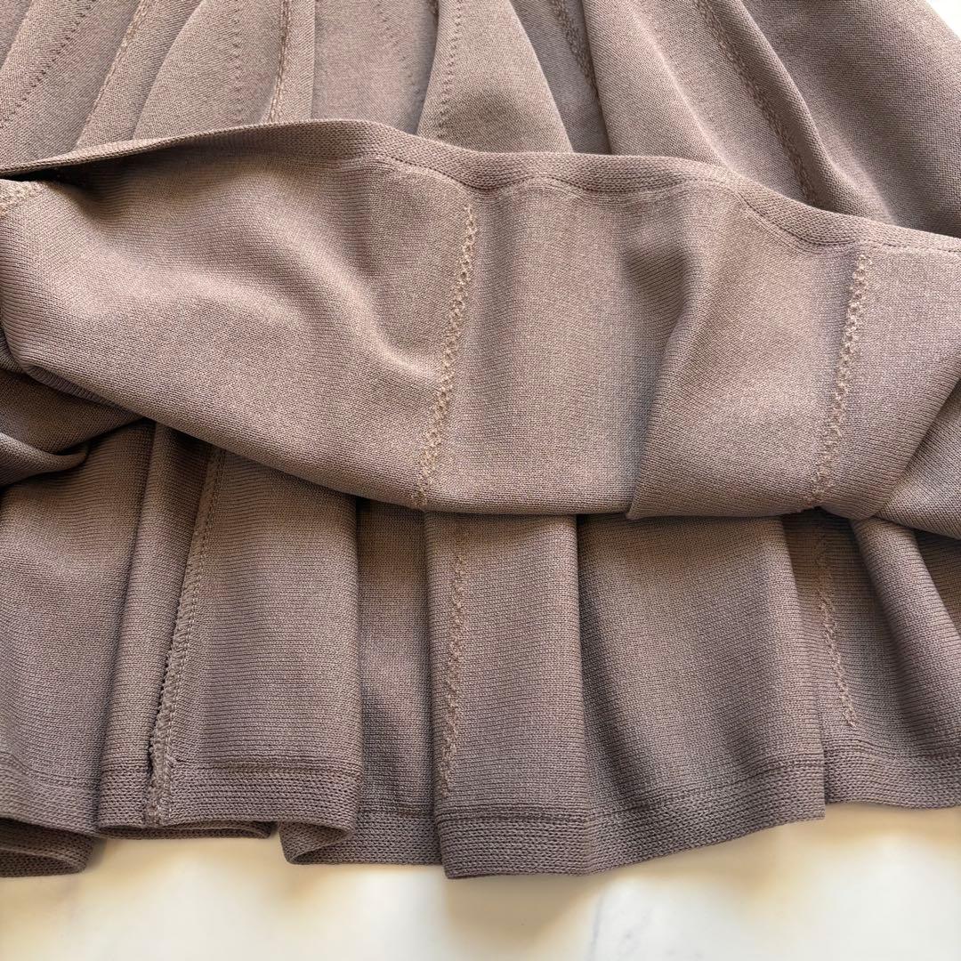 新品 FOXEY ニット地 フレアスカート 38 ロゴプレート付