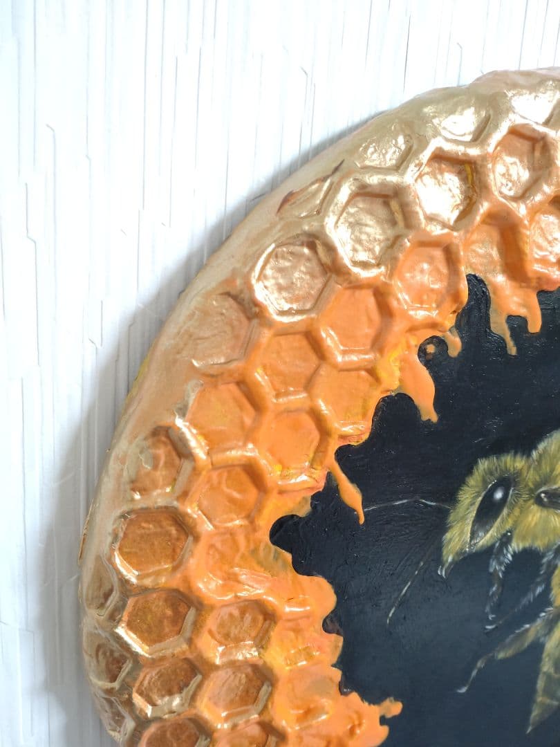 油絵◆半立体の円型アート【蜂】壁掛け油絵◆作者サイン入り