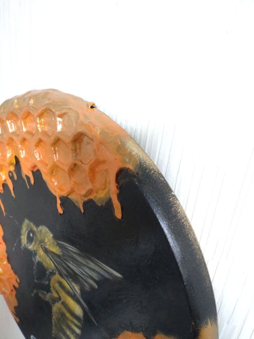 油絵◆半立体の円型アート【蜂】壁掛け油絵◆作者サイン入り