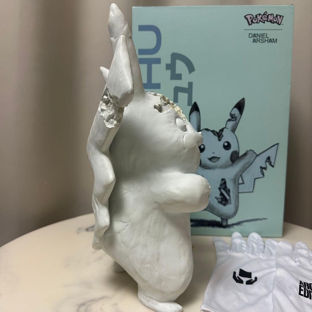 Daniel Arsham × Pokémonダニエルアーシャム ピカチュー　青