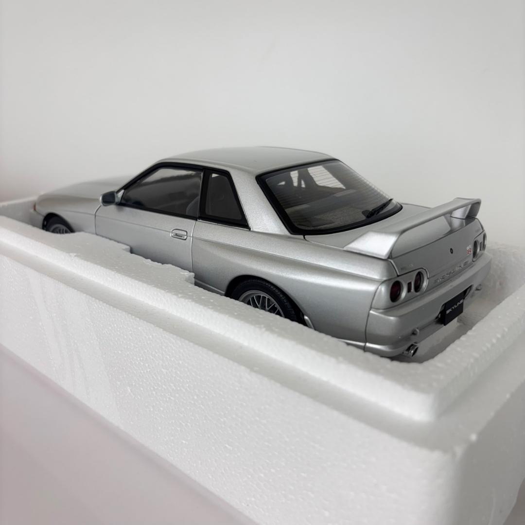 極美品 1/18 SKYLINE GT-R (R32) V-SPEC II