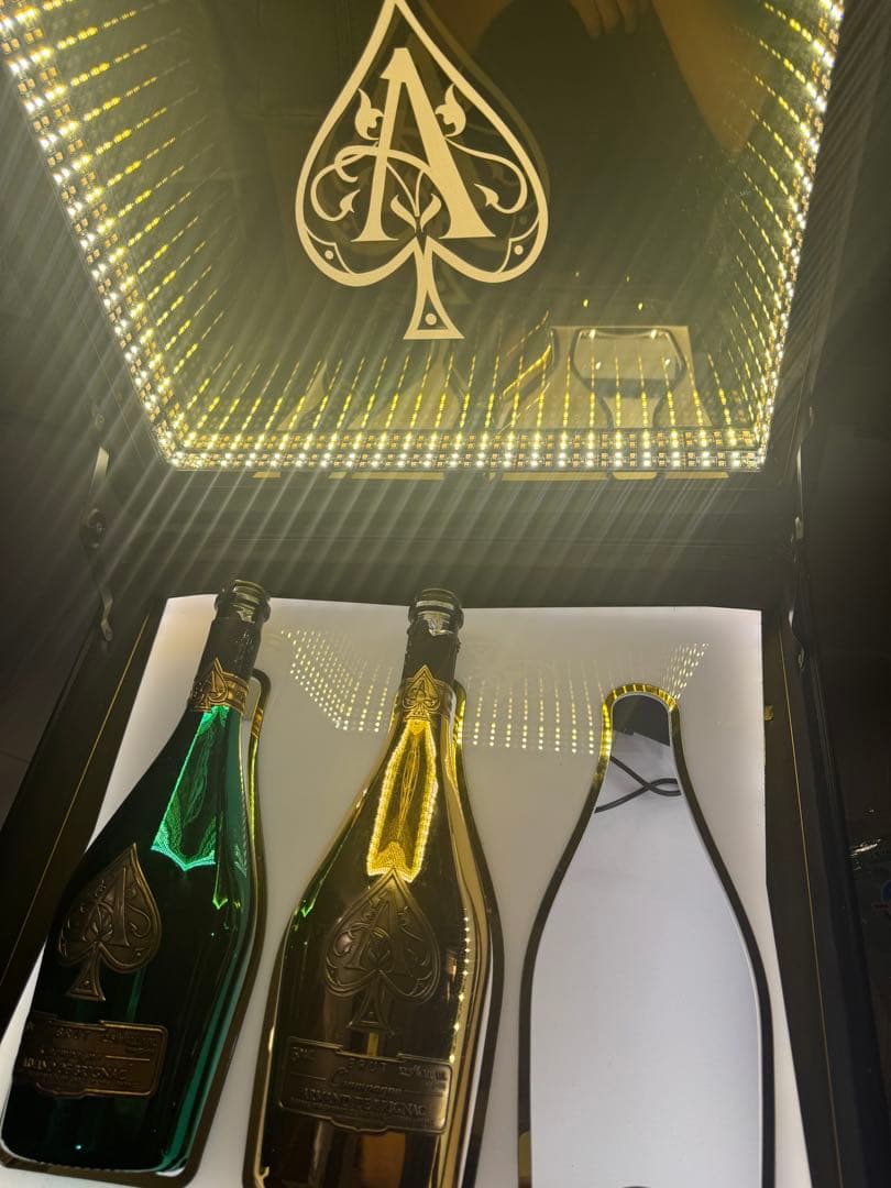 i*o様 アルマンド信号機の空き瓶(赤抜)+アタッシュケース