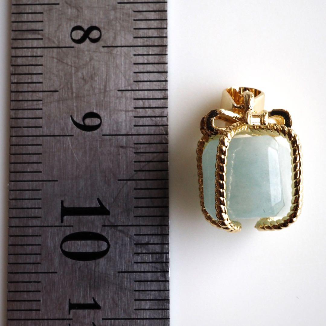 【はくとん( 'ω')ŧ‹\"ŧ‹\"】天然アクアマリンのギフトボックストップ