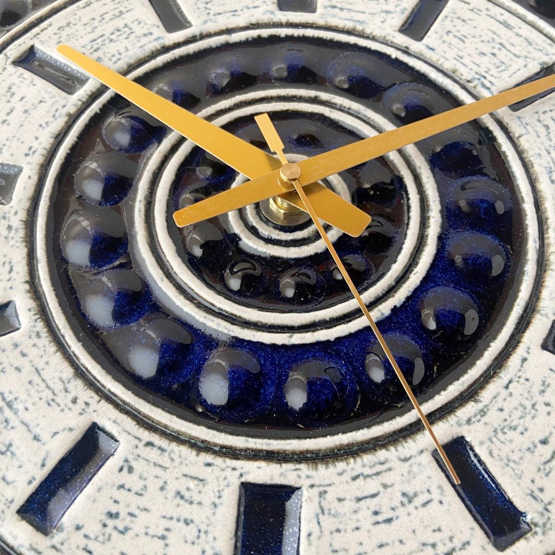 ◇電波時計取替え済◇ グスタフスベリ スタジオ作品 陶器 29cm 壁掛け時計