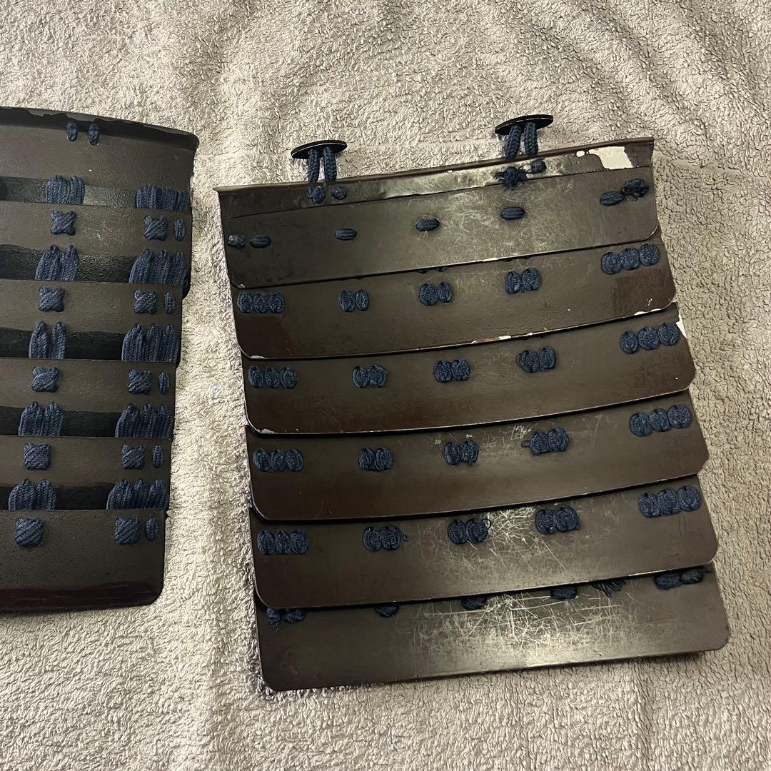 【日本 甲冑•等身大】 丸武工房製 【 袖 （一式） 】 鉄製 鎧•部品