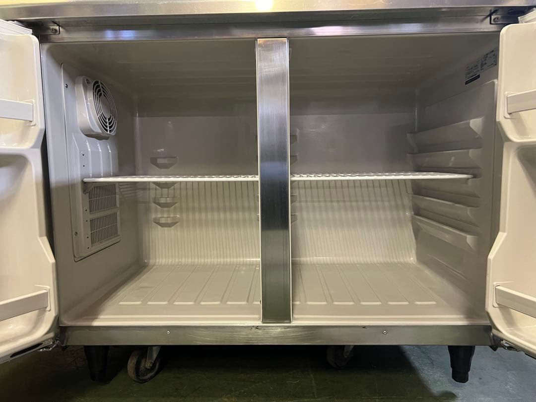 2010年 ホシザキ縦型冷蔵庫 3相200V 900x800x1910 2010年 ホシザキ縦型