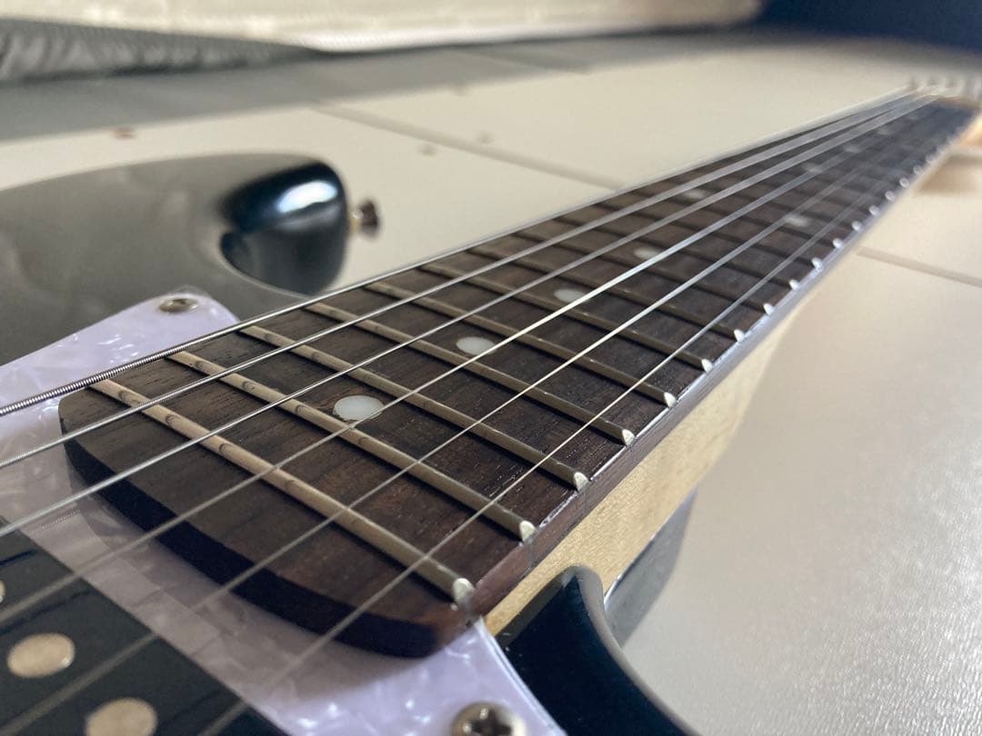 ブラック ストラトキャスタータイプ エレキギター