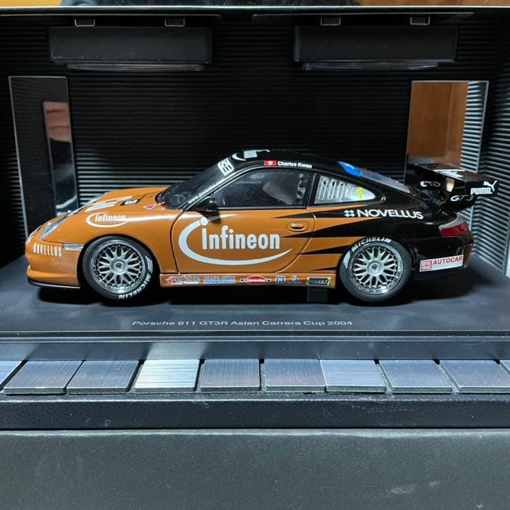 未展示品　オートアート1/18　ポルシェ911GT3R アジアンカレラカップ