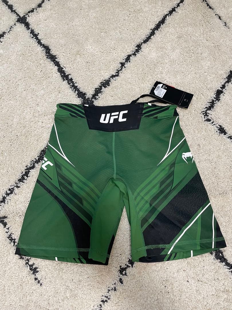 UFC 緑ファイトショーツ新品未使用 Venum ファイトパンツ - メルカリ