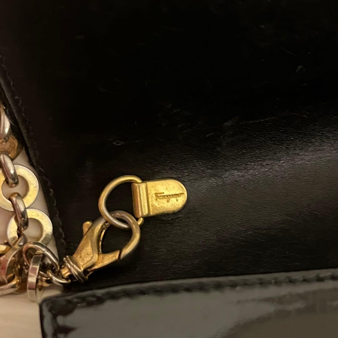 Salvatore Ferragamo フェラガモ ロゴリボン チェーンバック