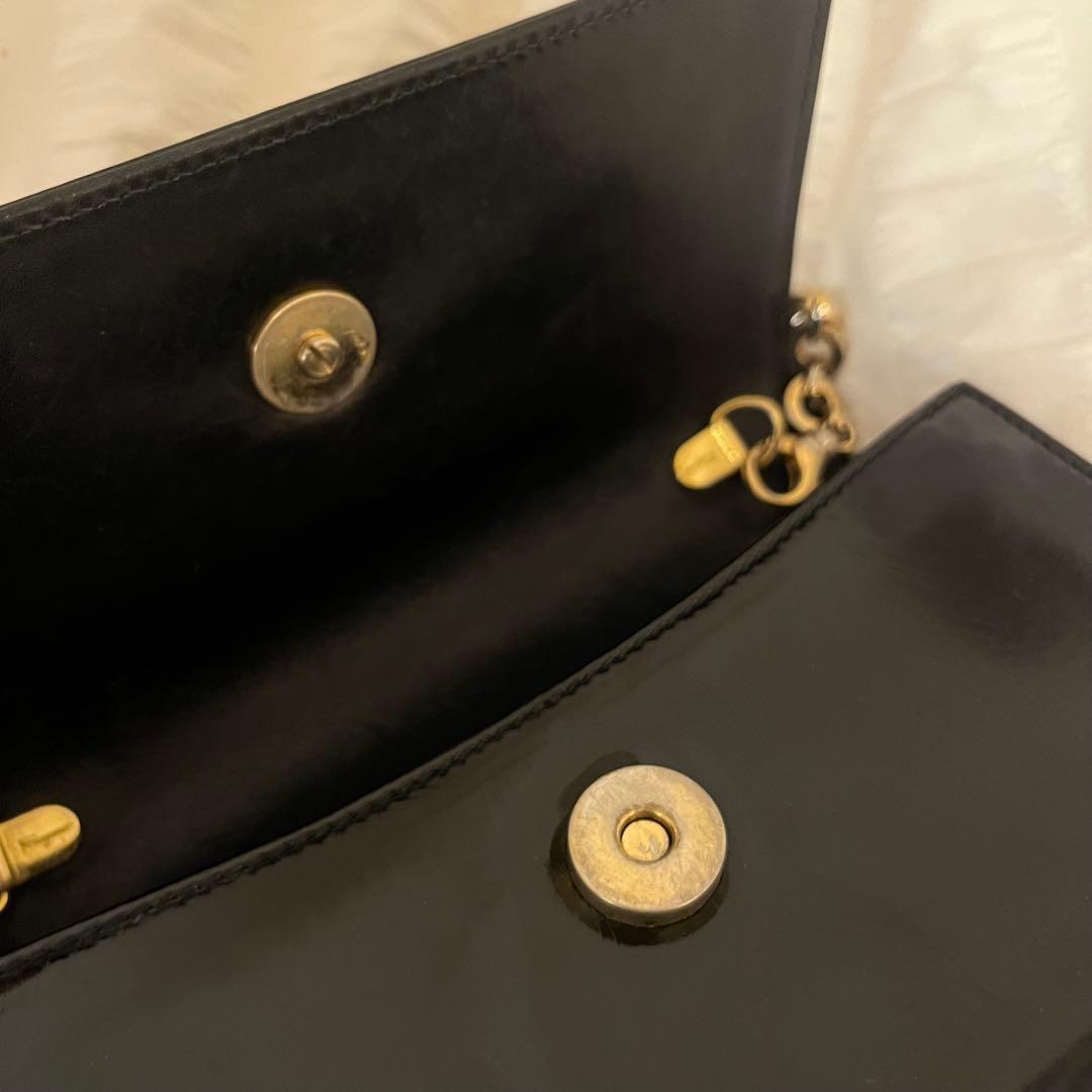 Salvatore Ferragamo フェラガモ ロゴリボン チェーンバック