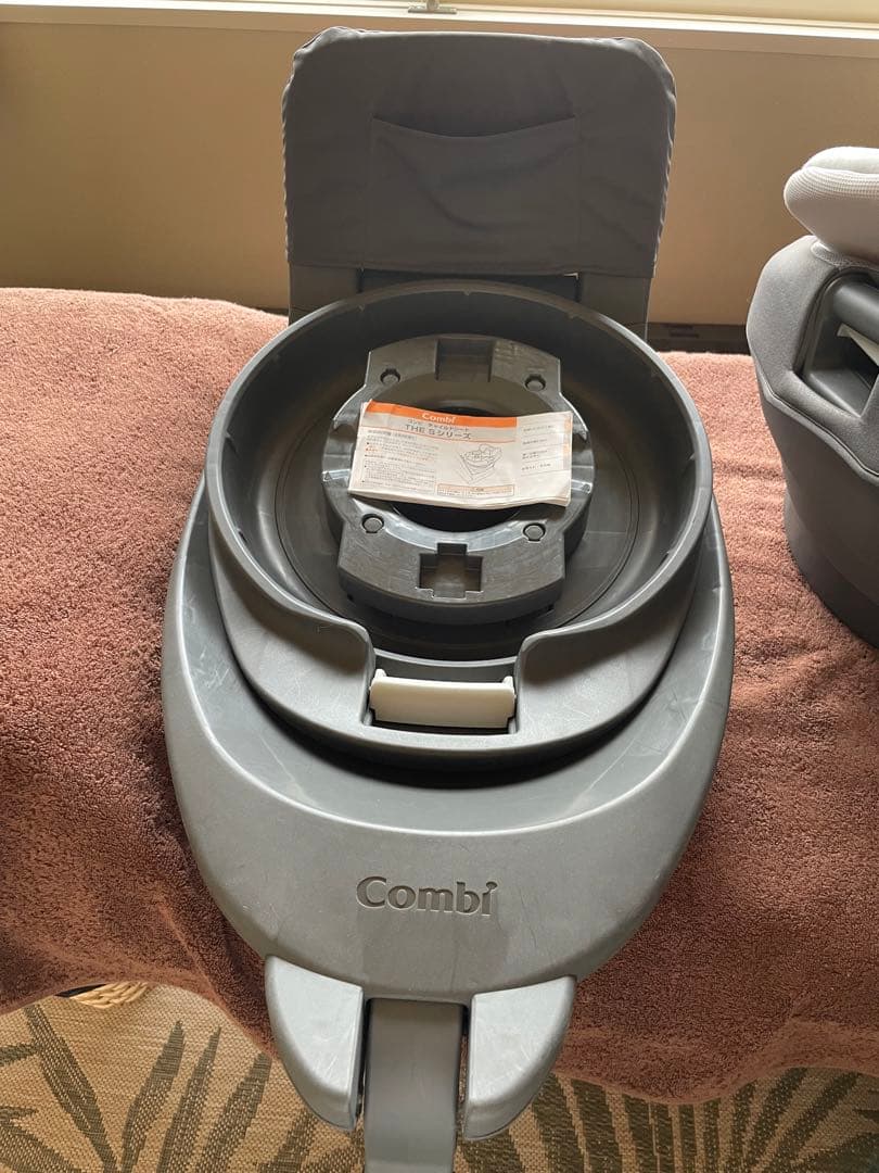 美品combi チャイルドシートTHES Air ISOFIX ストライプグレー