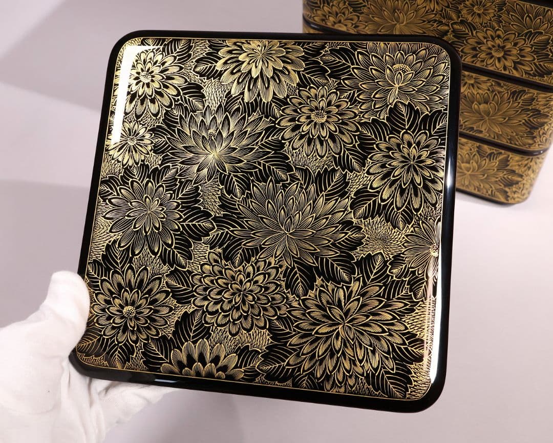 【MB54】輪島塗 沖与謹製 沈金 菊尽くし 四段重箱 共箱 共布 木製漆器