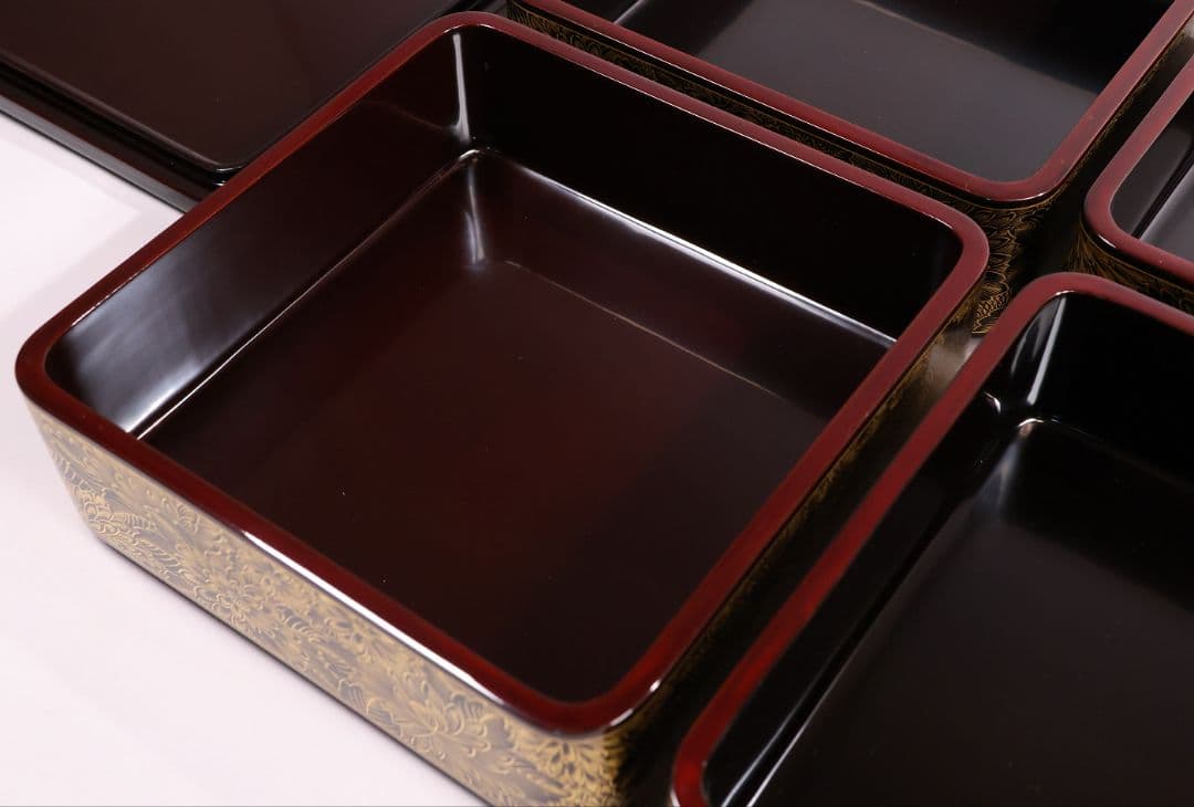 【MB54】輪島塗 沖与謹製 沈金 菊尽くし 四段重箱 共箱 共布 木製漆器