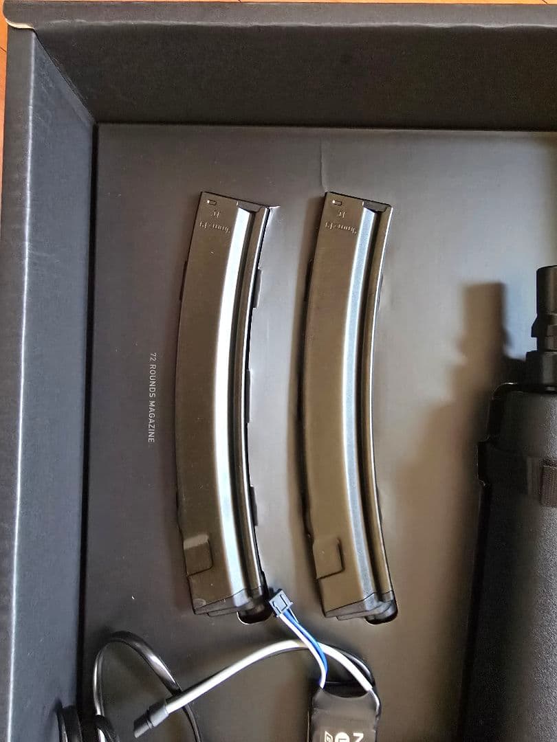 最終価格！東京マルイ 次世代MP5 A4 バッテリー付きセット