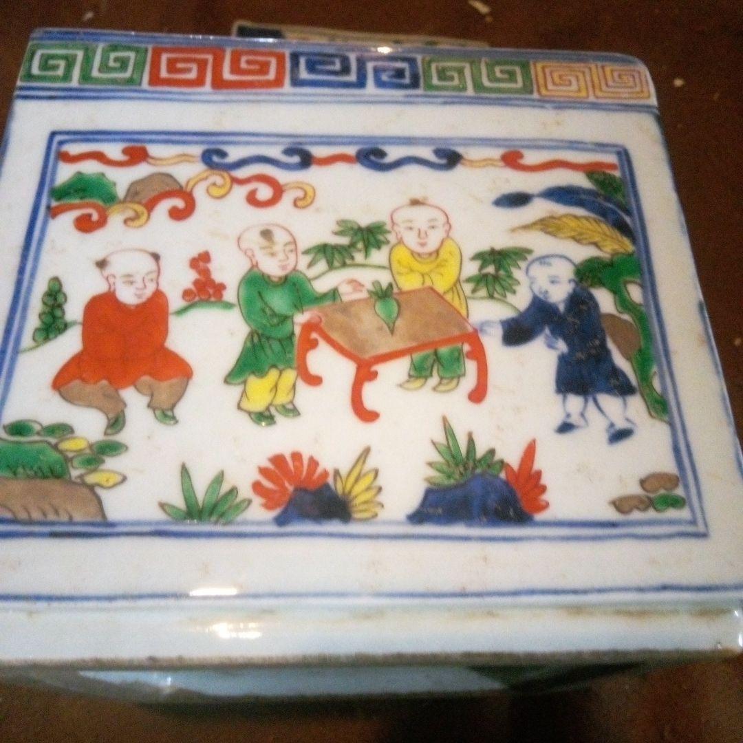 中国陶磁器　明万歴赤絵　箱型合子