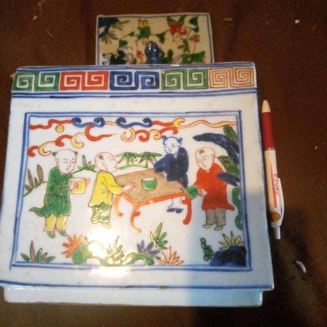 中国陶磁器　明万歴赤絵　箱型合子