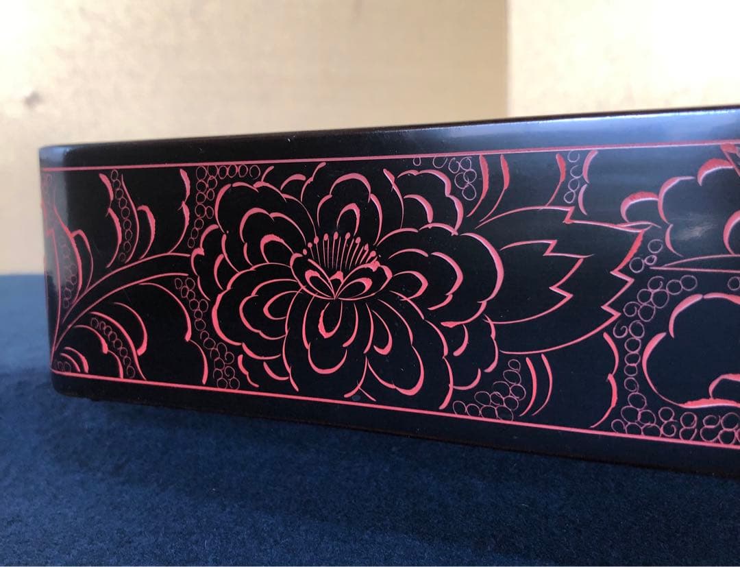 《レ》輪島塗 牡丹彫 四段重 替蓋付 木製漆器 木箱　251119え4