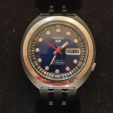 SEIKO 5スポーツ 復刻版　自動巻き腕時計　難あり