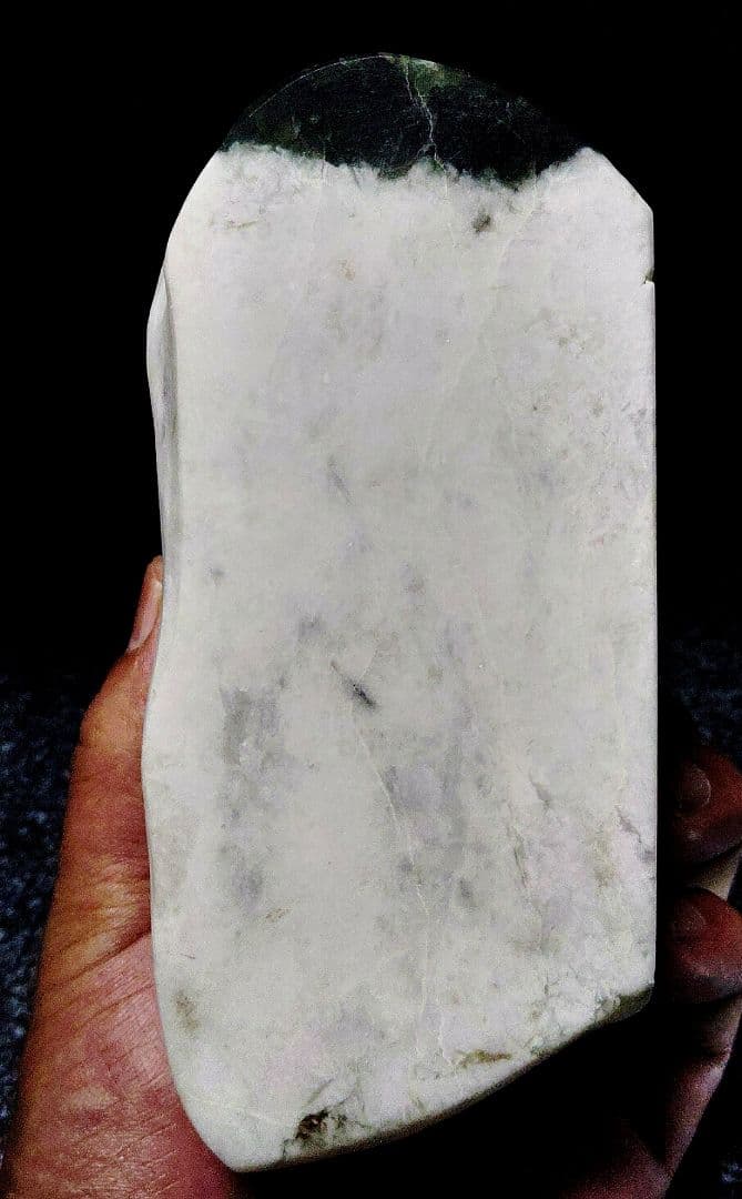 ☆翡翠原石☆糸魚川硬玉【姫川・6色翡翠・磨き2kg】