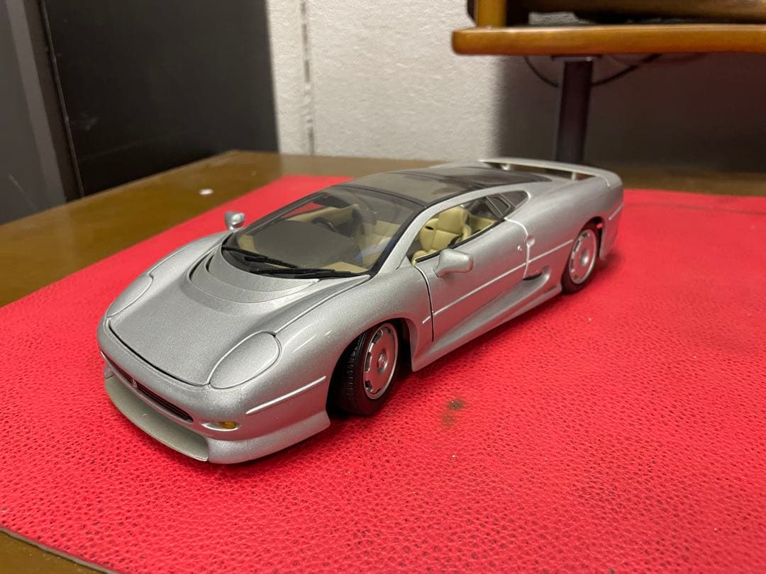 ジャガー　XJ220