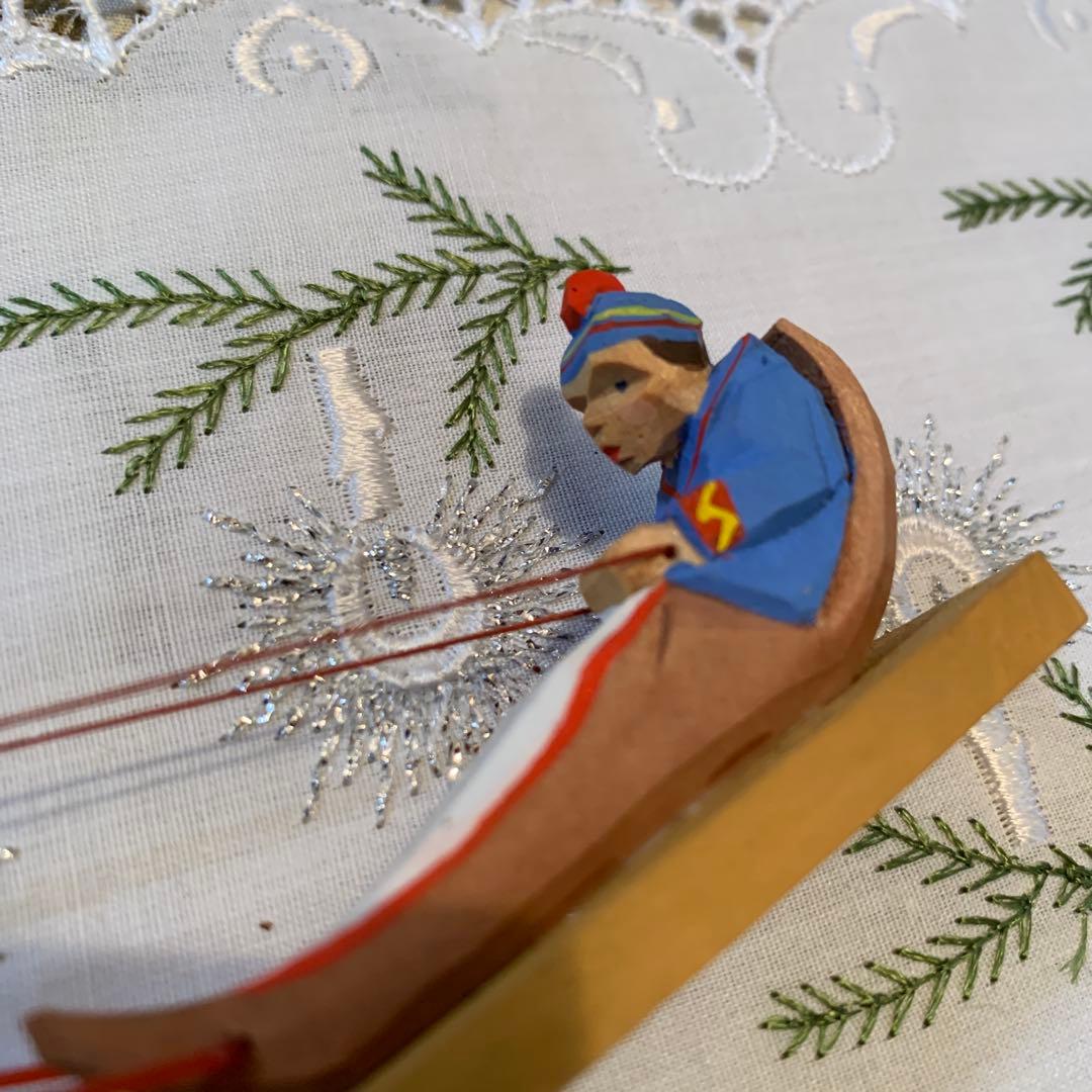 ドイツ製 木製人形 エルツ地方 ヘルビック工房のソリを引く男の子