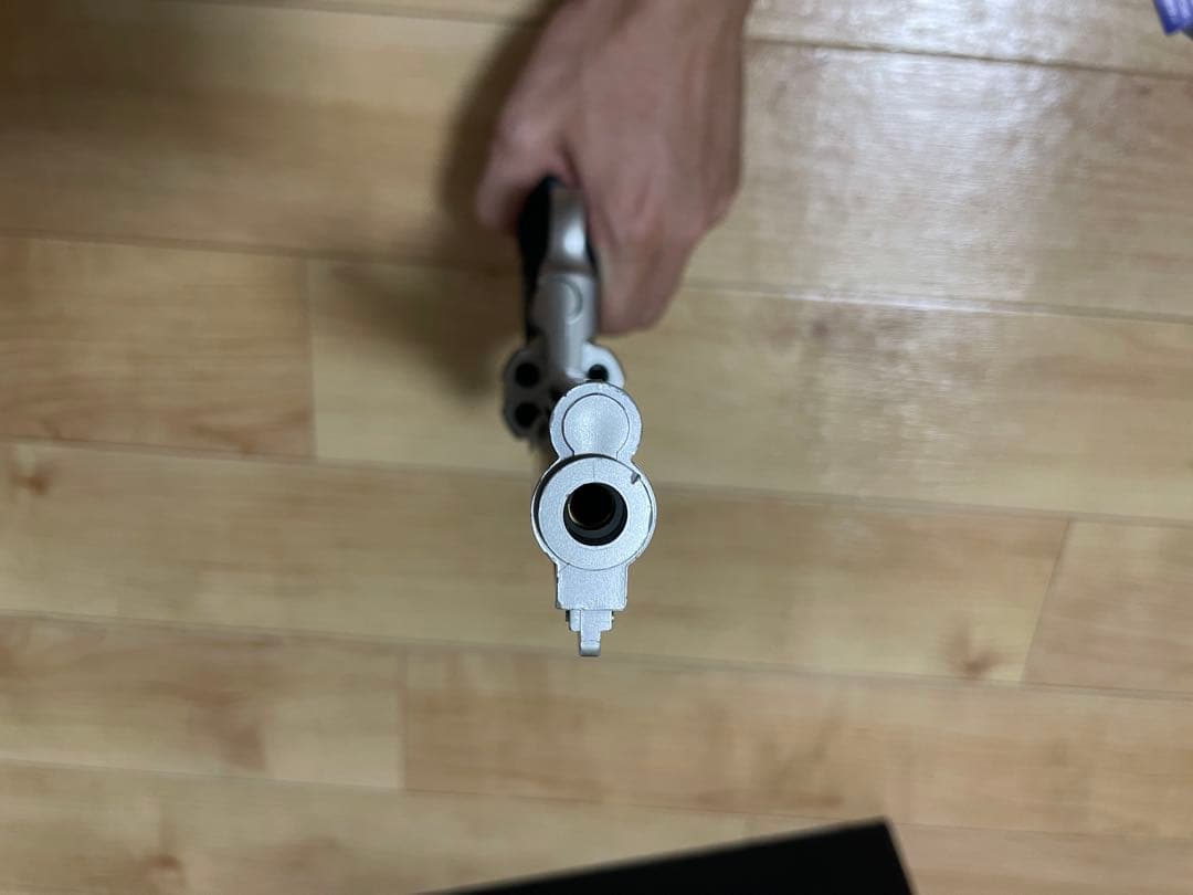 コルト パイソン 357マグナム　ガスリボルバー 6インチ