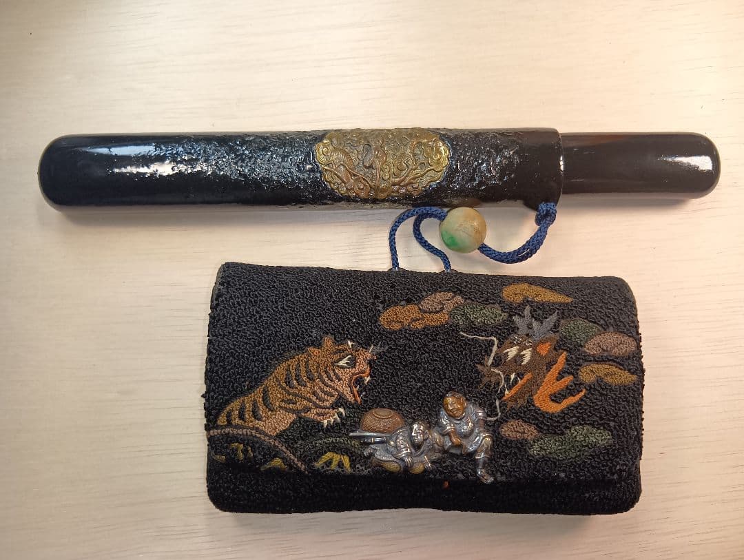 煙草入れ | 商品一覧 | 古美術 太豊観 煙草入れ相良刺し龍虎