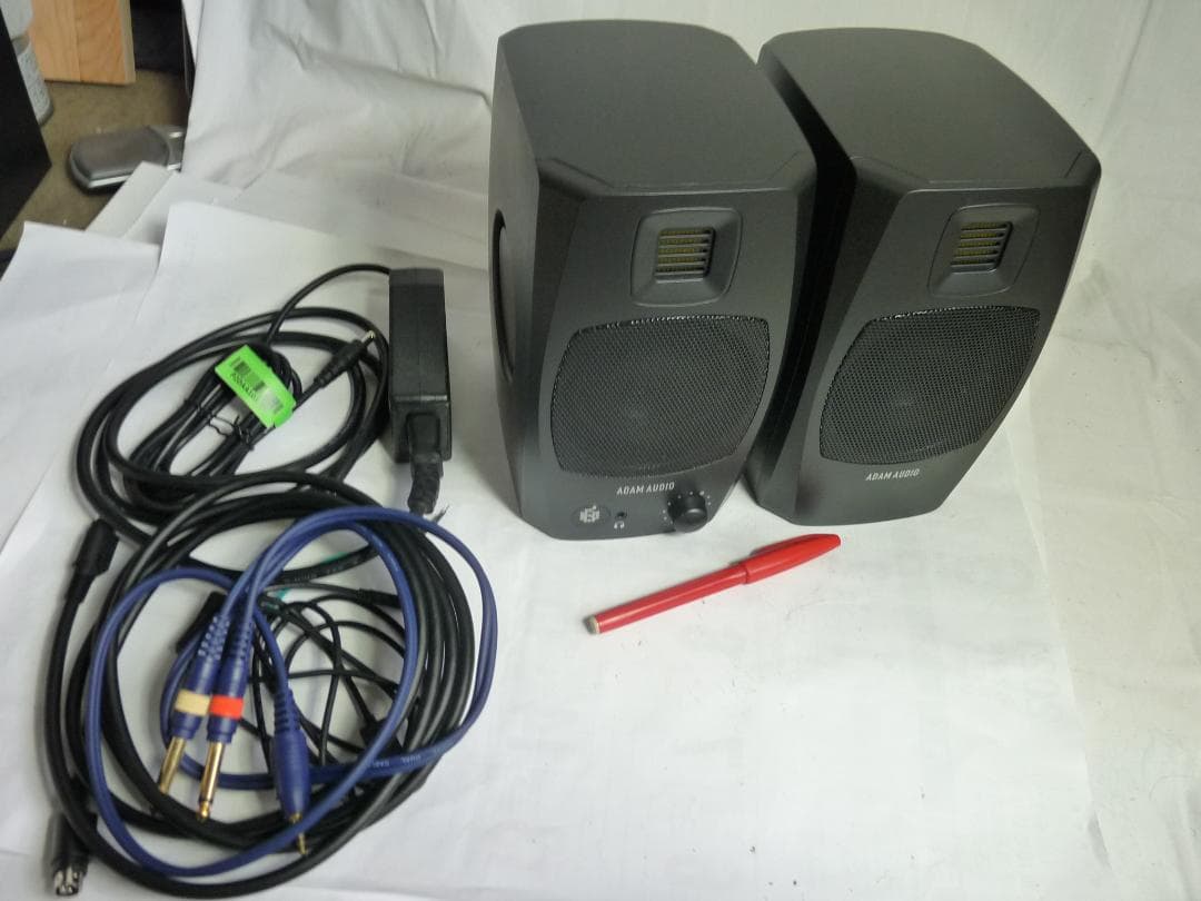 ADAM AUDIO D3V スタジオモニタースピーカー