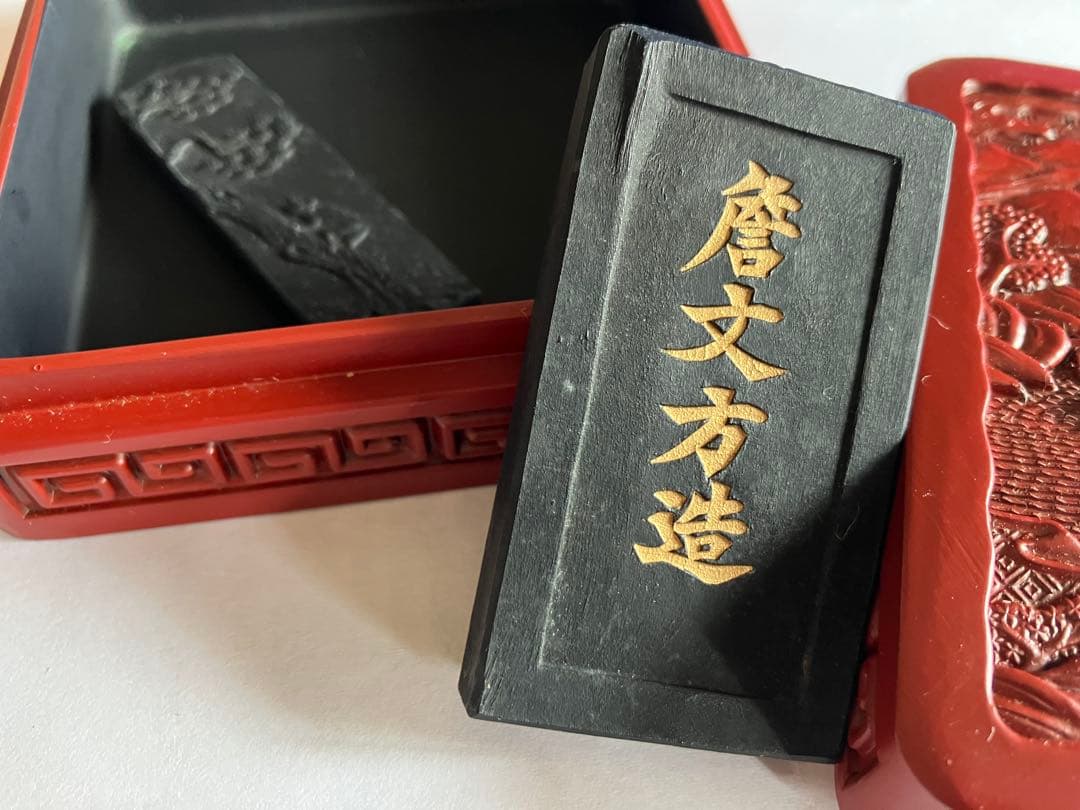 中国赤色彫刻硯箱と墨セット