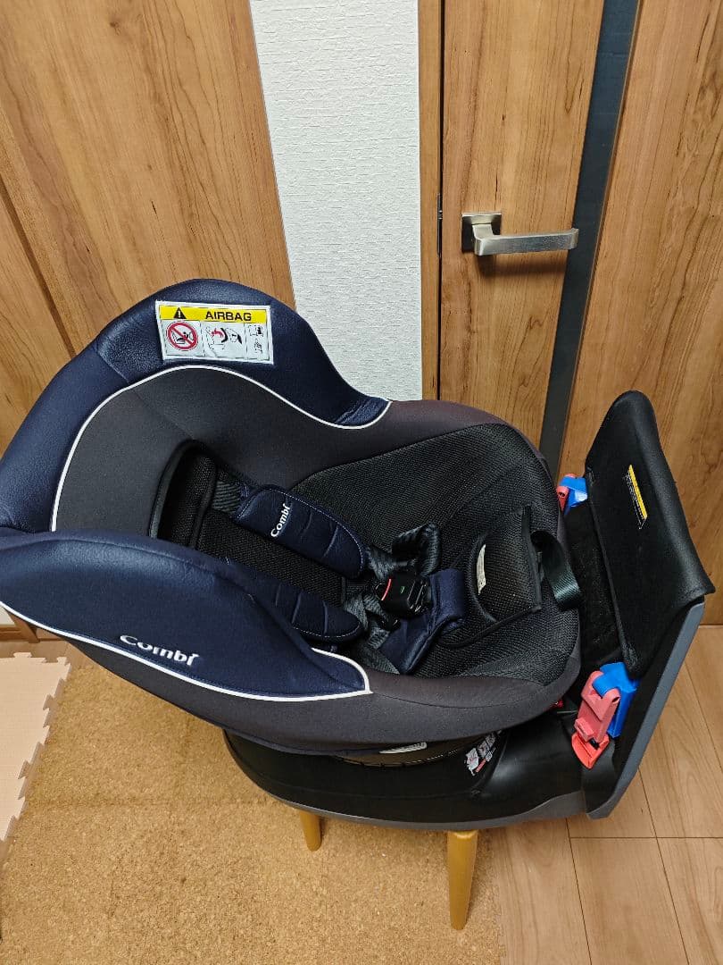 Combi コンビ チャイルドシート ネイビー