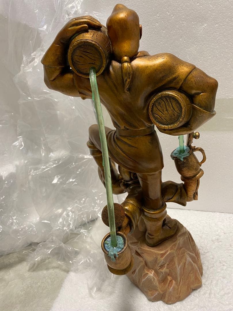 USディズニー 美女と野獣 ガストン ルフゥ 噴水 像 フィギュア