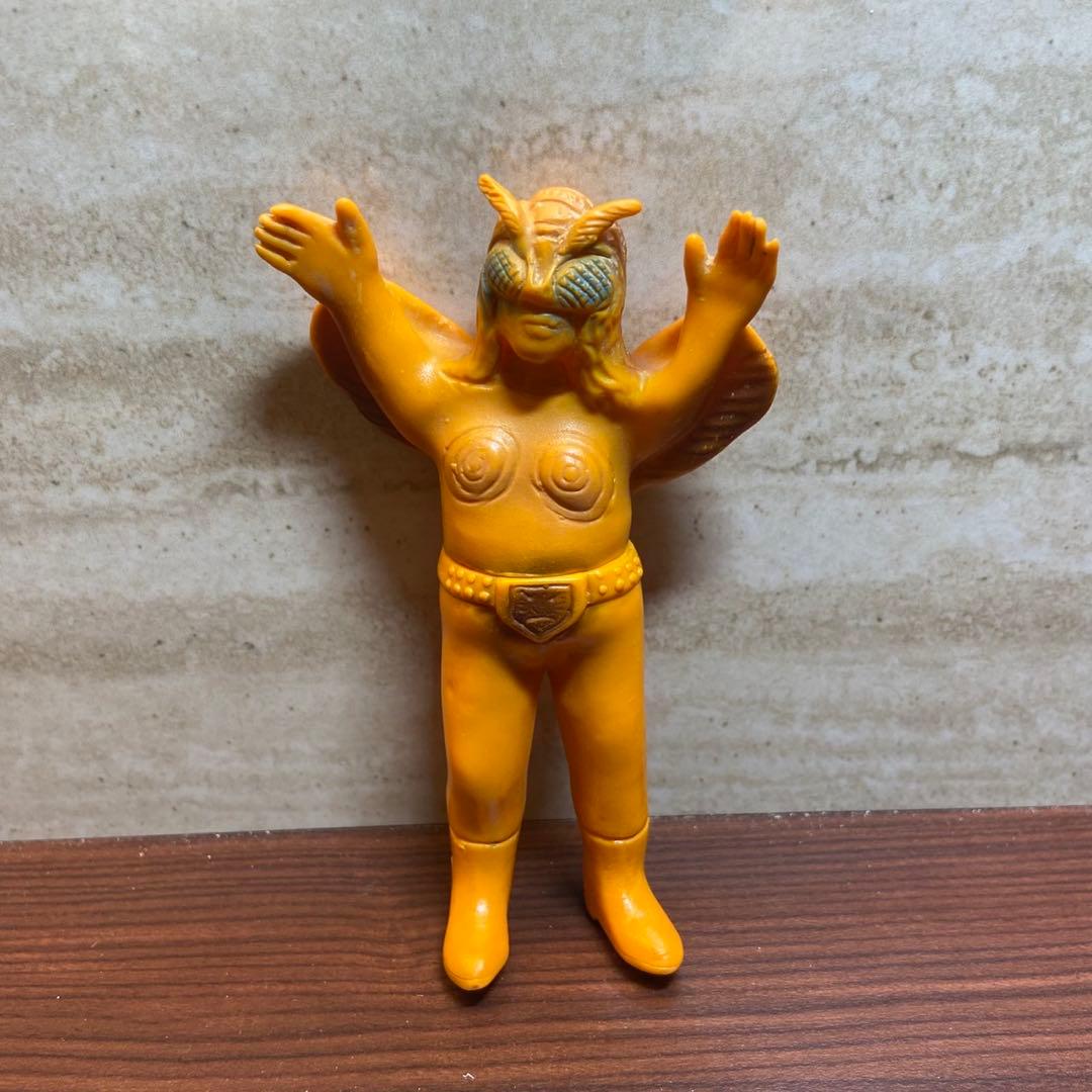 旧バンダイ 蜂女 ソフビ 当時物 5750 - メルカリ