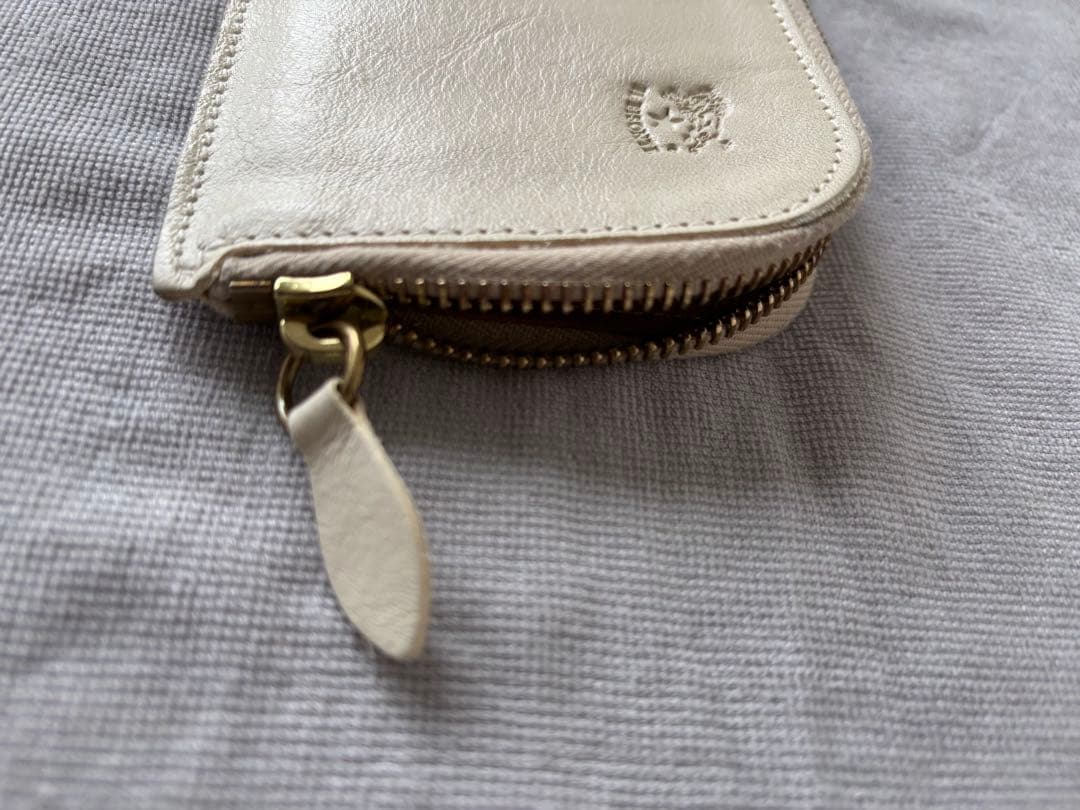 IL BISONTE 定番商品ケース オフホワイト　L字ファスナー レザー