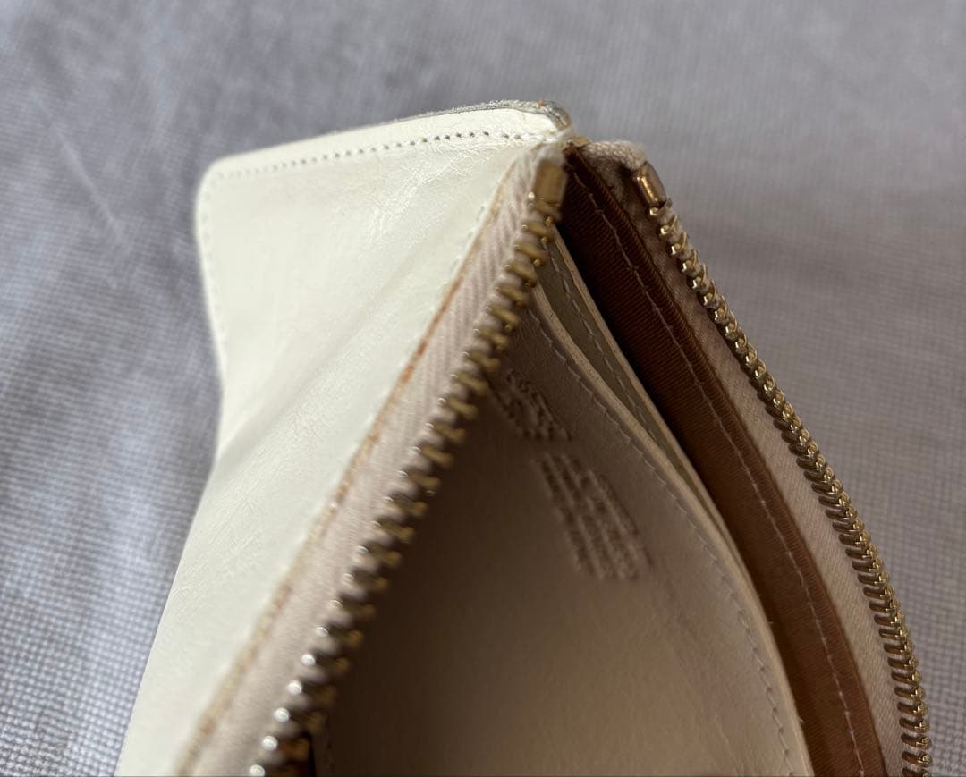 IL BISONTE 定番商品ケース オフホワイト　L字ファスナー レザー