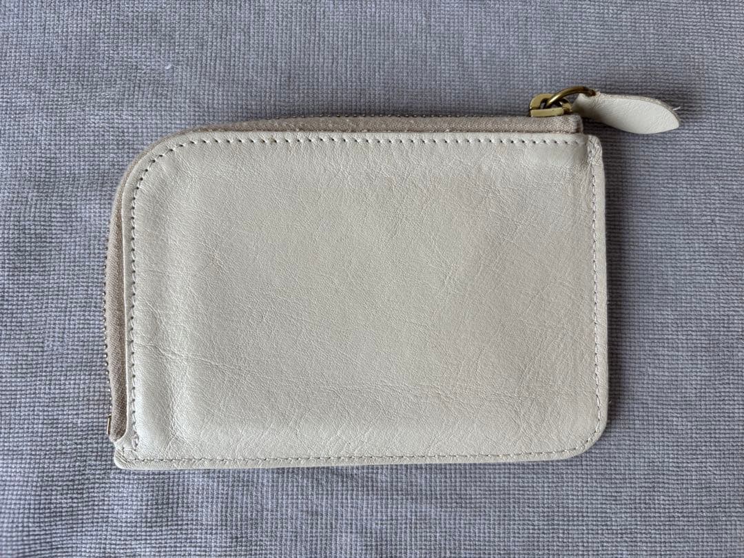 IL BISONTE 定番商品ケース オフホワイト　L字ファスナー レザー