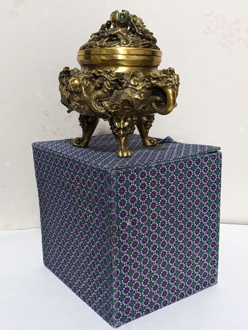 ♦中国 大明宣徳年製 蝋型細密 翡翠玉 龍文様 三足香炉 銅製 置物飾り 骨董品