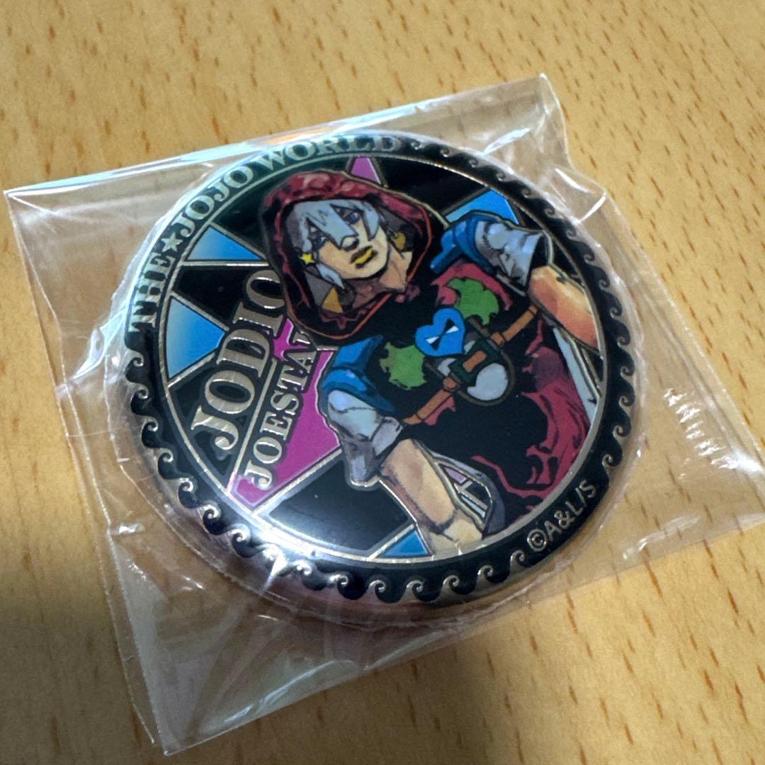 荒木飛呂彦描き下ろしイラスト24金メッキ缶バッジ「ジョディオ・ジョー
