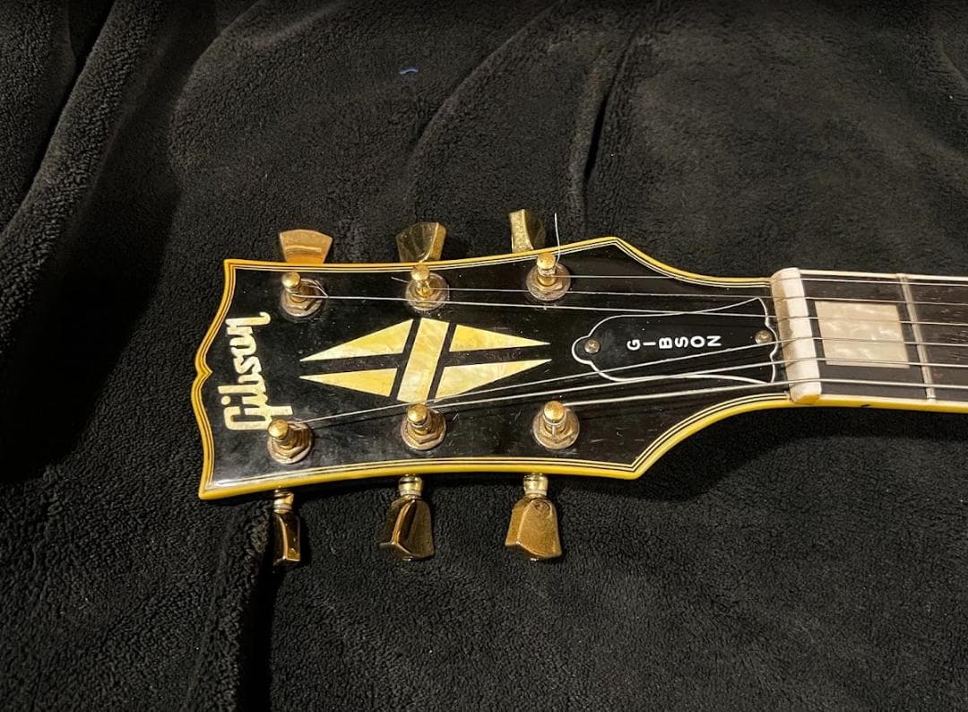 ノーブランドES335タイプセミホロウ（fホール無し）ギター傷多め