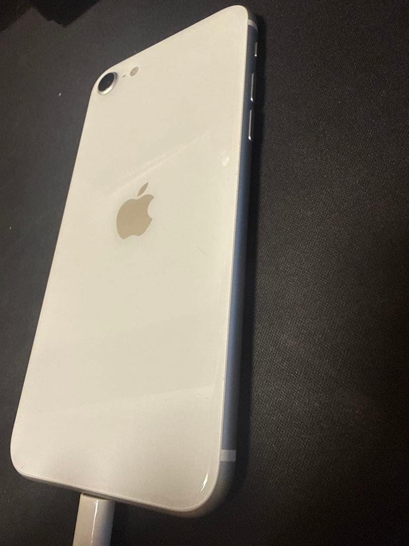 iPhone SE（第2世代）／ホワイト／64GB／SIMフリー（SIMなし）