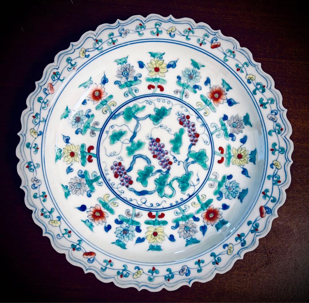 中国陶磁器 中国美術 清朝時代 　成化年製　粉彩豆彩色絵葡萄文盤皿　　優品美品 豆彩 とうさい | 鶴田 純久の章 お話