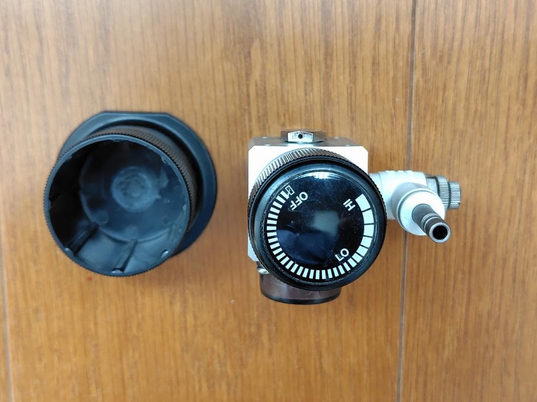 ADA CO2レギュレーター 圧力計付き & ADA CO2ボンベ台 - メルカリ